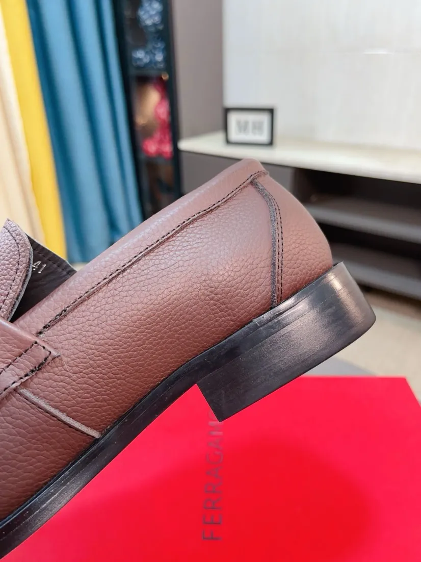 Men's shoes 💰560🌸🌸Water dyed cowhide 🆘[Salvatore Ferragamo] Ferragamo's latest casual business leather shoes for men! Available at counters simultaneously! The fabric is made of specially imported original suede calfskin, and the interior is made of imported water-dyed cowhide. It is absolutely luxurious and leads the fashion trend. Matching code: 38-44 45 customized